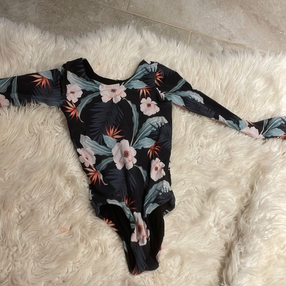 Billabong small kids one piece!!